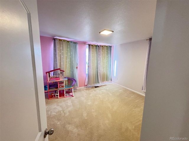 22093 E Stanford Dr, Aurora, CO 80015