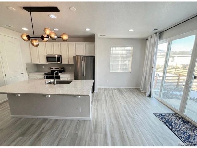 22093 E Stanford Dr, Aurora, CO 80015