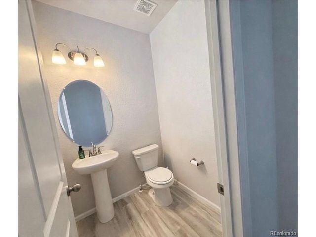 22093 E Stanford Dr, Aurora, CO 80015