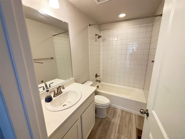 22093 E Stanford Dr, Aurora, CO 80015