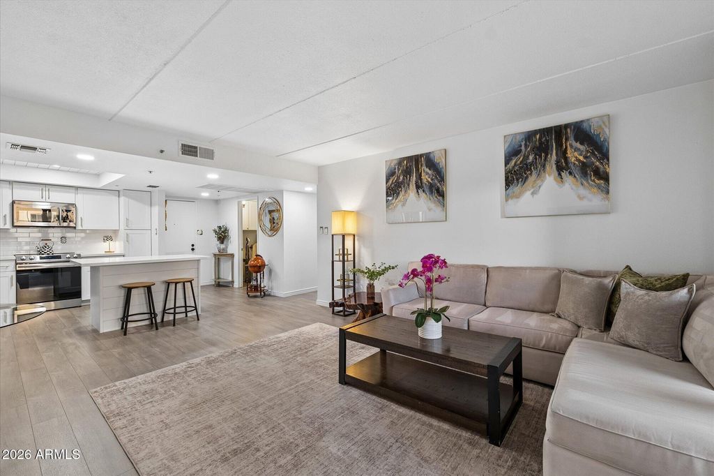 7950 E CAMELBACK Road 202, Scottsdale, AZ 85251 — exterior
