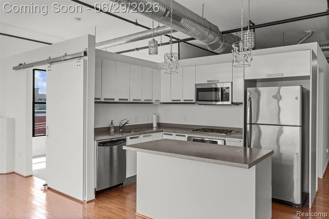 100 N Center Street 404, Royal Oak, MI 48067
