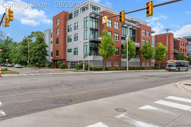 100 N Center Street 404, Royal Oak, MI 48067