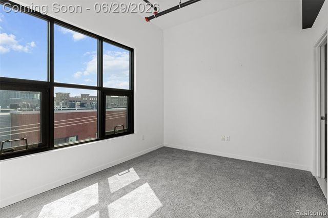 100 N Center Street 404, Royal Oak, MI 48067
