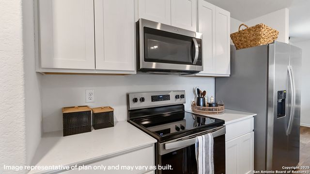 1440 Sequoia Park, Adkins, TX 78109