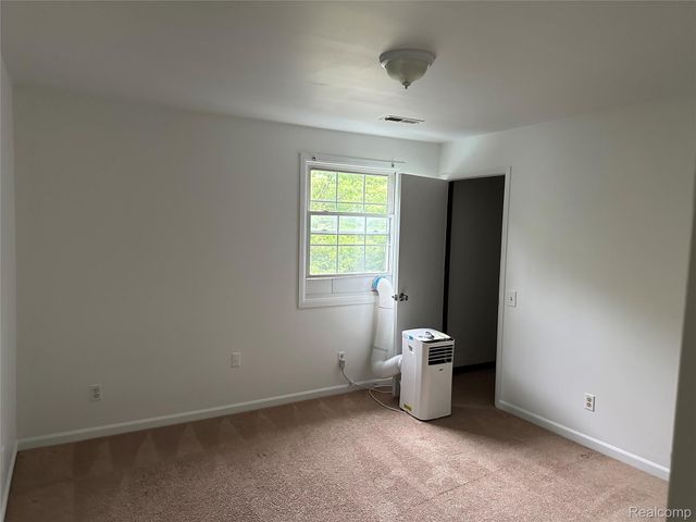 744 E Sibley Street, Howell, MI 48843