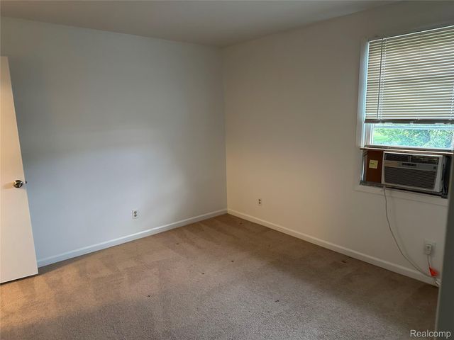 744 E Sibley Street, Howell, MI 48843