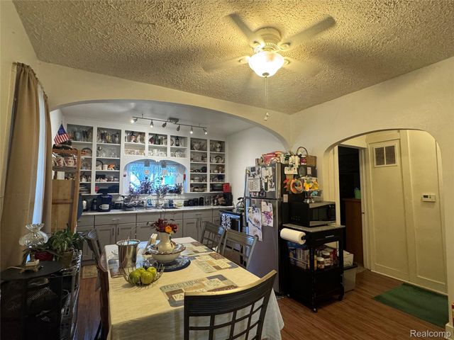 744 E Sibley Street, Howell, MI 48843