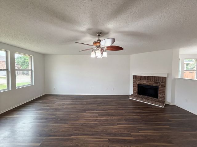 5145 Cliff Oaks Drive, Fort Worth, TX 76179