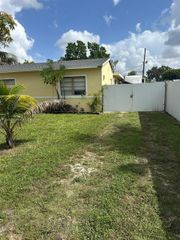 655 NW 152nd St 655, Miami, FL 33169