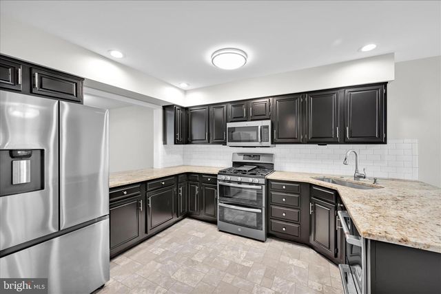46 LEEARDEN RD, Hershey, PA 17033