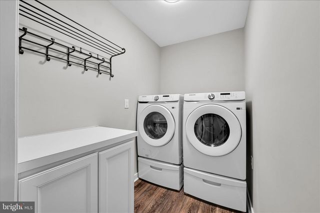 46 LEEARDEN RD, Hershey, PA 17033