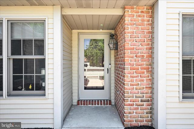 46 LEEARDEN RD, Hershey, PA 17033