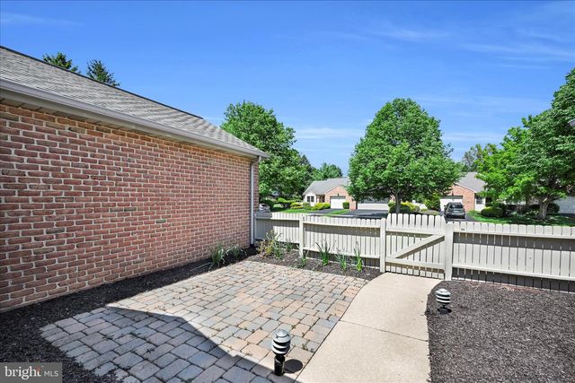 46 LEEARDEN RD, Hershey, PA 17033