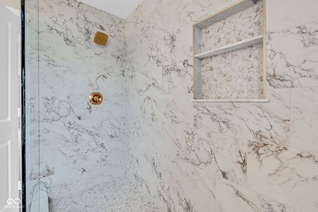 11218 Hylas Drive, Noblesville, IN 46060