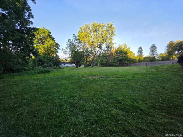 13 Lakeview Drive, Warwick, NY 10990