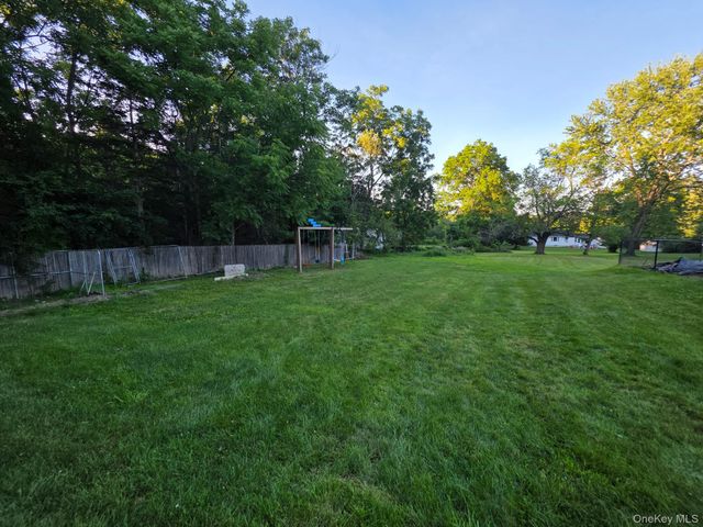 13 Lakeview Drive, Warwick, NY 10990