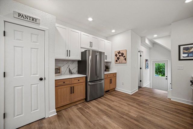 319 E BOLIVAR AVENUE, Milwaukee, WI 53207
