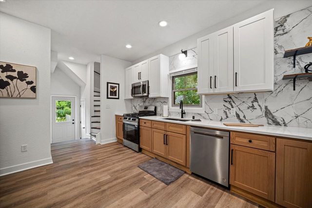 319 E BOLIVAR AVENUE, Milwaukee, WI 53207