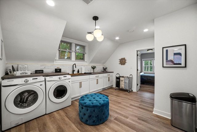 319 E BOLIVAR AVENUE, Milwaukee, WI 53207