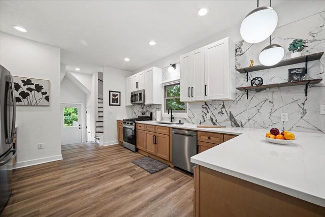 319 E BOLIVAR AVENUE, Milwaukee, WI 53207
