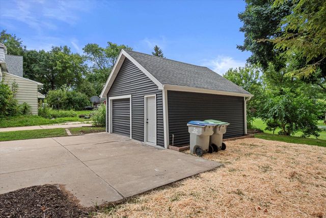 319 E BOLIVAR AVENUE, Milwaukee, WI 53207