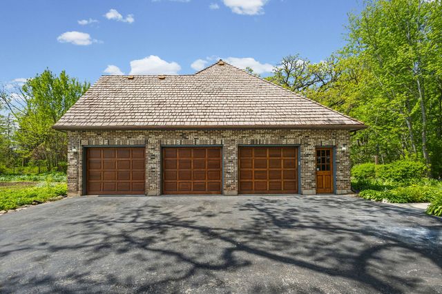 37100 N Thoroughbred Drive, Wadsworth, IL 60083