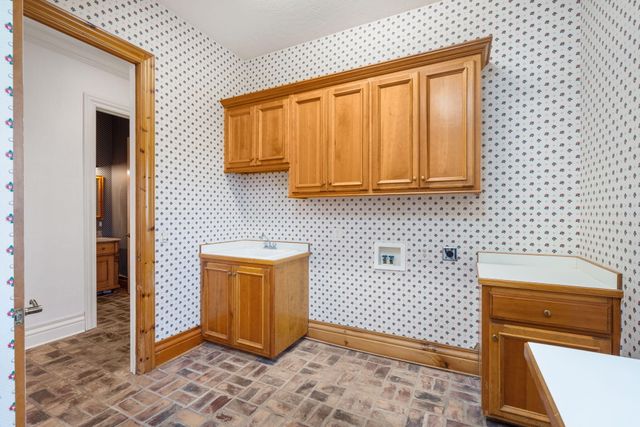 4156 East Division Street, Springfield, MO 65802