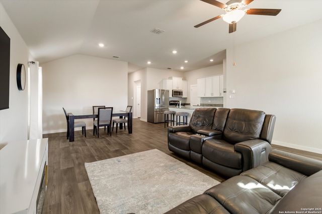 7719 BLUE GULF DR, San Antonio, TX 78223