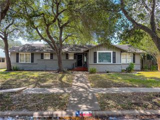 447 Santa Monica Pl, Corpus Christi, TX 78411