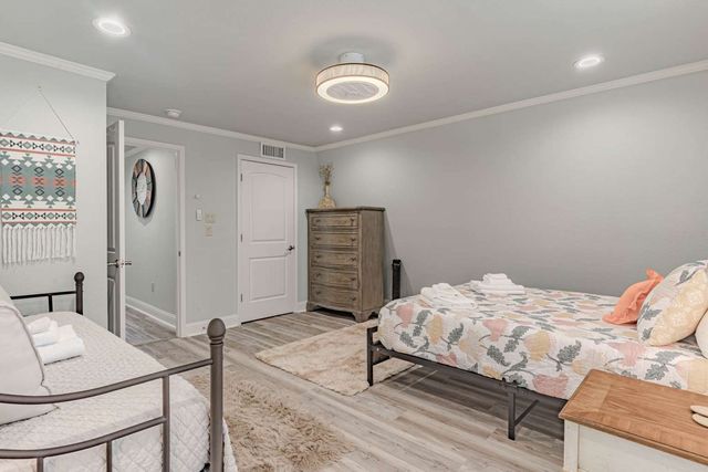 1011 Pawnee Trail, Granbury, TX 76048