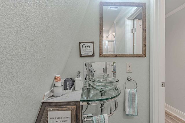 1011 Pawnee Trail, Granbury, TX 76048