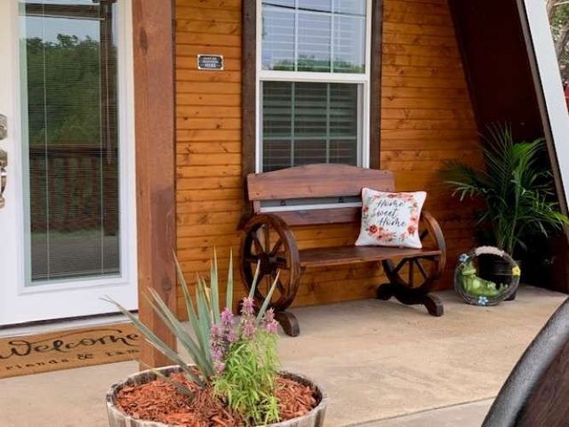 1011 Pawnee Trail, Granbury, TX 76048