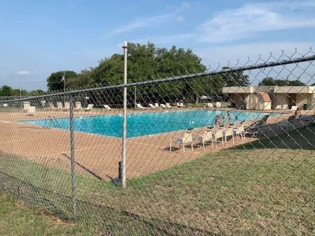1011 Pawnee Trail, Granbury, TX 76048