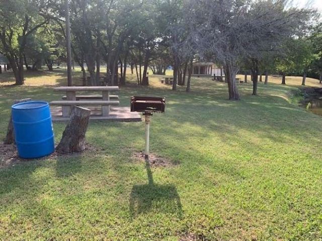 1011 Pawnee Trail, Granbury, TX 76048