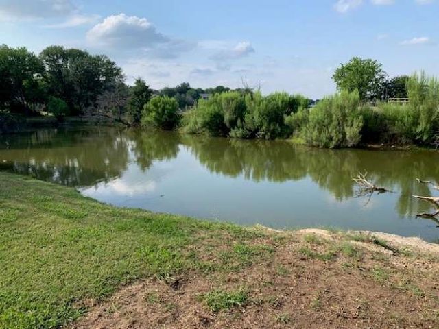1011 Pawnee Trail, Granbury, TX 76048