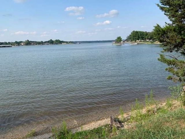 1011 Pawnee Trail, Granbury, TX 76048