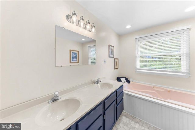 12 PEACH TREE LN, Downingtown, PA 19335