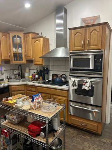 27272 Hopkins Street, Inkster, MI 48141