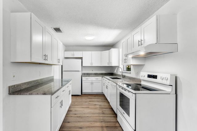 149 Arrowhead Circle, Jupiter, FL 33458