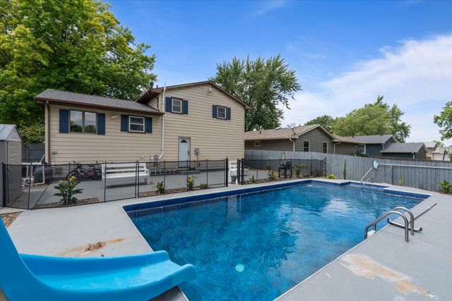 1215 Calvin Street, Davenport, IA 52804