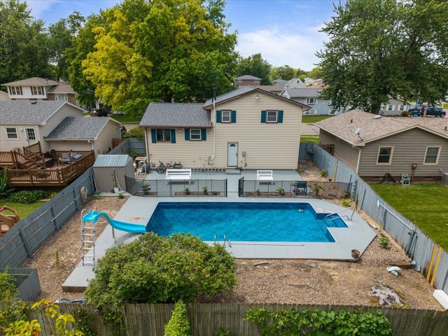 1215 Calvin Street, Davenport, IA 52804