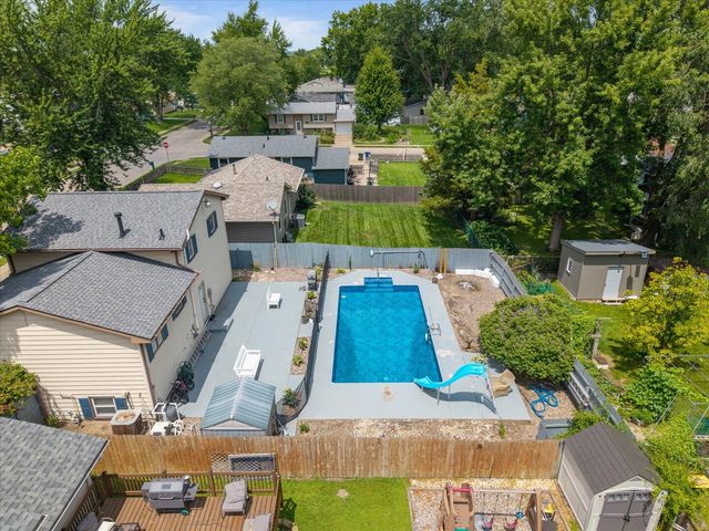 1215 Calvin Street, Davenport, IA 52804