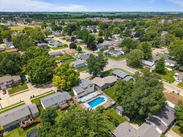 1215 Calvin Street, Davenport, IA 52804