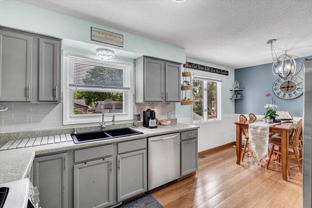 1215 Calvin Street, Davenport, IA 52804