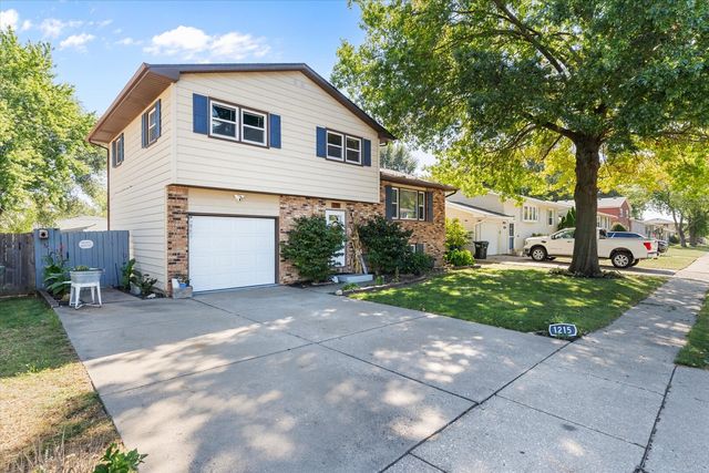 1215 Calvin Street, Davenport, IA 52804