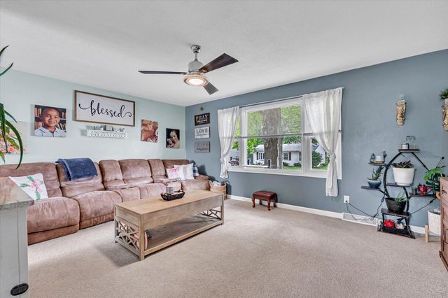 1215 Calvin Street, Davenport, IA 52804