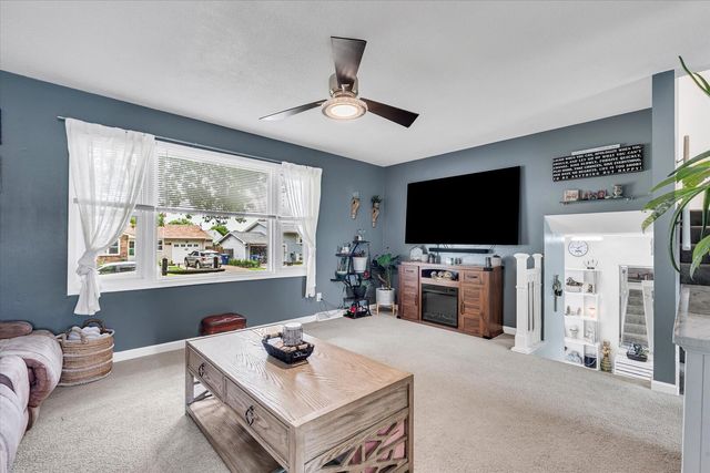 1215 Calvin Street, Davenport, IA 52804