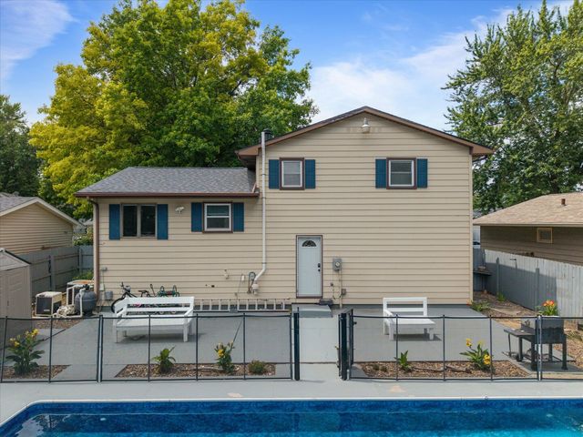 1215 Calvin Street, Davenport, IA 52804