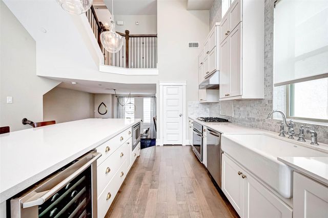 715 Algona Avenue, Houston, TX 77008